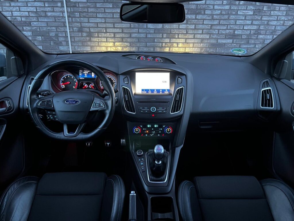 FORD FOCUS RS STEAL GREY