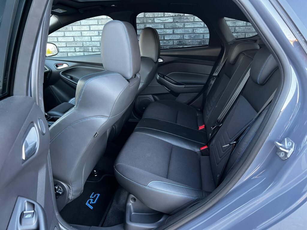 FORD FOCUS RS STEAL GREY