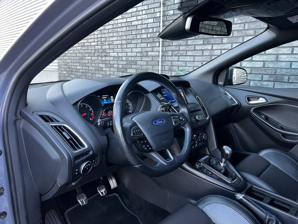 FORD FOCUS RS STEAL GREY