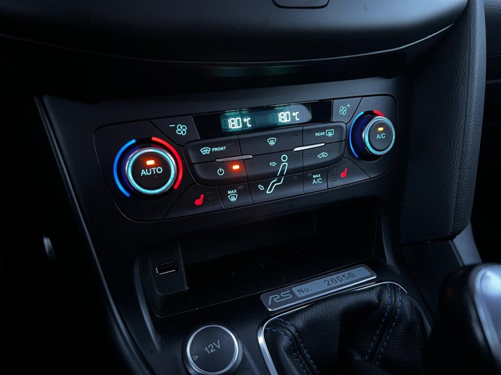 FORD FOCUS RS STEAL GREY